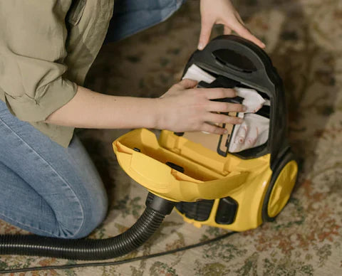 Comment nettoyer un sac d’aspirateur ? Conseils d’entretien et de maintenance