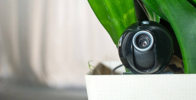 Comment cacher une caméra à l’intérieur et à l’extérieur de votre maison en 2025