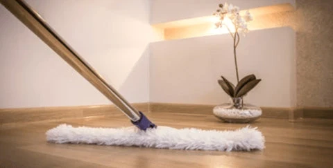 Comment Nettoyer un Parquet en Bois pour Préserver sa Beauté et sa Durabilité