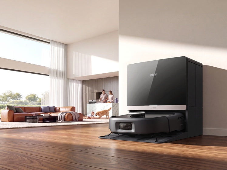 Robot aspirateur eufy Omni E35 dans un salon moderne