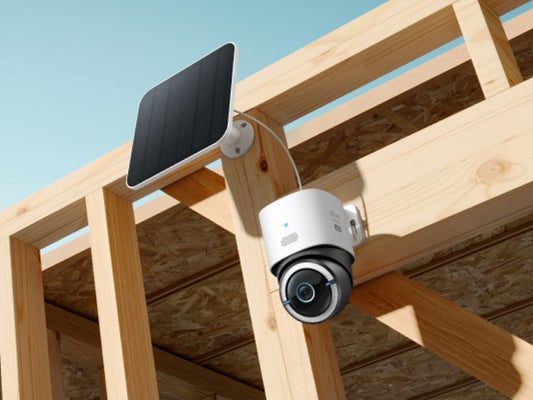Caméra de surveillance extérieure et son panneau solaire