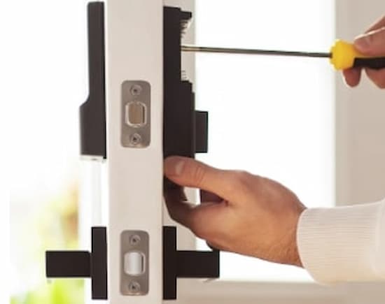 Que se passe-t-il si la batterie du verrou intelligent s'éteint : tout ce que vous devez savoir