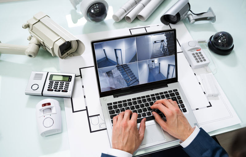 4 meilleurs systèmes de caméras de sécurité économiques pour l’intérieur et l’extérieur