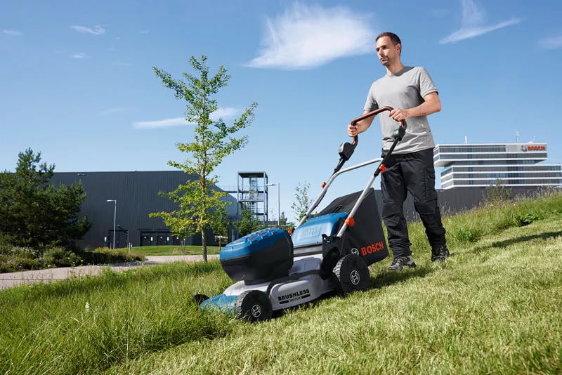 how-to-mow-a-steep-hill